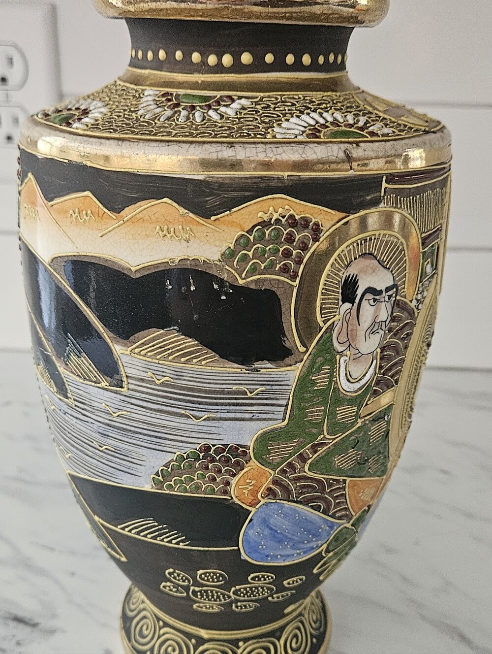 Vintage (1920-50). Beautiful Authentic Japanese Vase in "Satsuma" Style Ware.